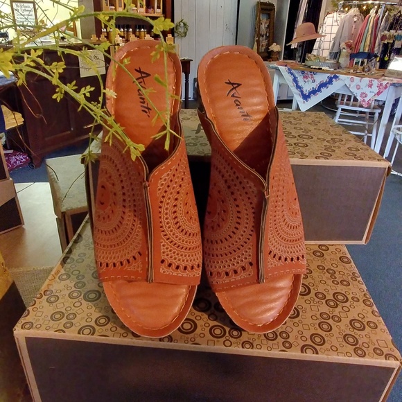 Avanti "Krissy" Wedge Heel Mule - Picture 3 of 4